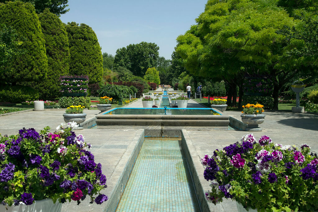 نمایی از باغ گلها در اصفهان