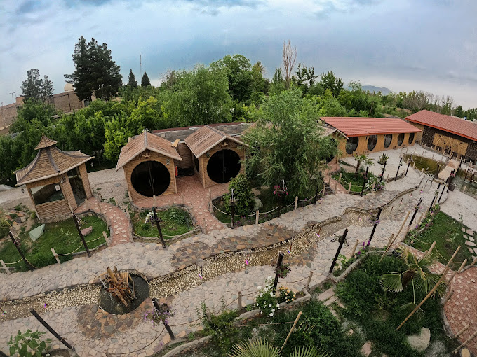 نمایی از باغ رستوران بامبو اصفهان