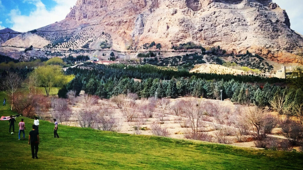 نمایی از کوه صفه اصفهان