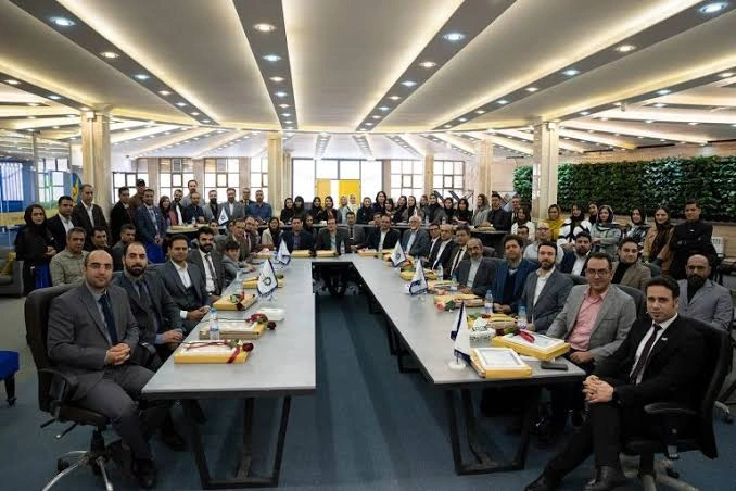 مجتمع آموزشی امیرکبیر - بهترین آموزشگاه شبکه اصفهان - در اصفهان کجاست