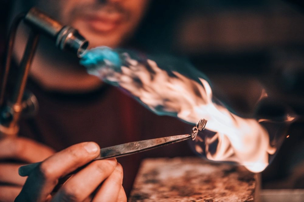 آکادمی زر و زیور بهترین آموزشگاه طلاسازی اصفهان