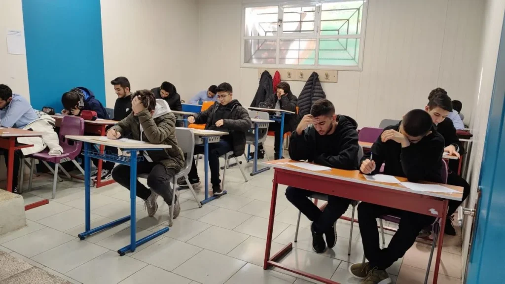 دبیرستان پسرانه فنی ارسطو از بهترین دبیرستان های غیرانتفاعی پسرانه اصفهان