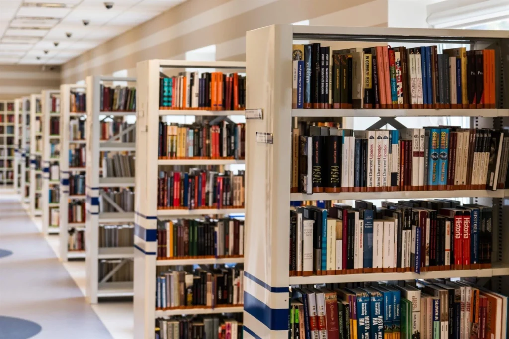 کتاب فروشی شهر کتاب