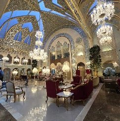 لابی مجلل و نوساز هتل چهارباغ اصفهان با دکوراسیون شیک و مدرن