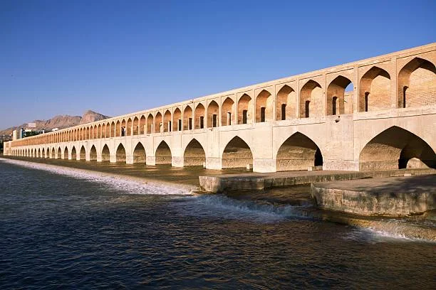 سی و سه پل اصفهان