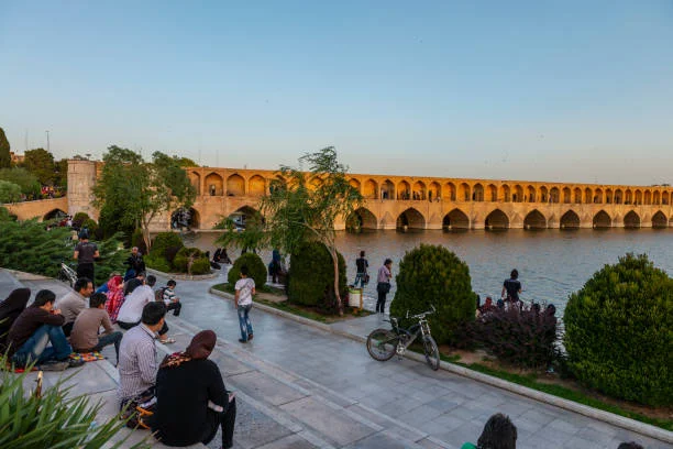سی و سه پل اصفهان