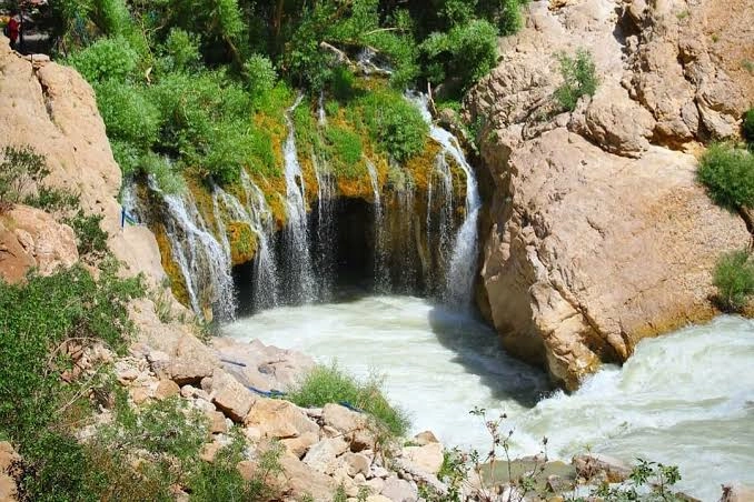 آبشار آب‌ملخ سمیرم در طبیعت بکر اطراف اصفهان- در اصفهان کجاست