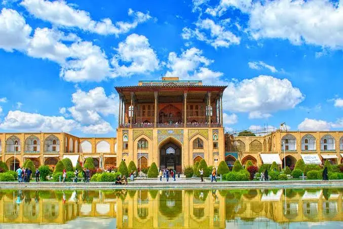عمارت عالی‌قاپو از بهترین جاذبه تاریخی اصفهان - در اصفهان کجاست