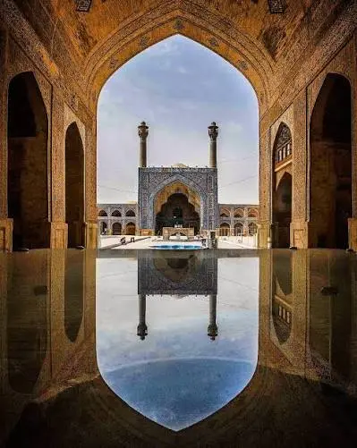 مسجد جامع عتیق؛ موزه زنده معماری ایران - در اصفهان کجاست