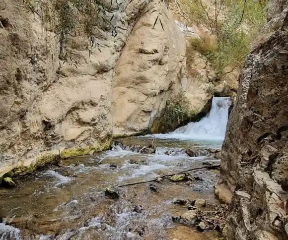 آبشار کرد علیا با صفا ترین آبشار اطراف اصفهان- در اصفهان کجاست