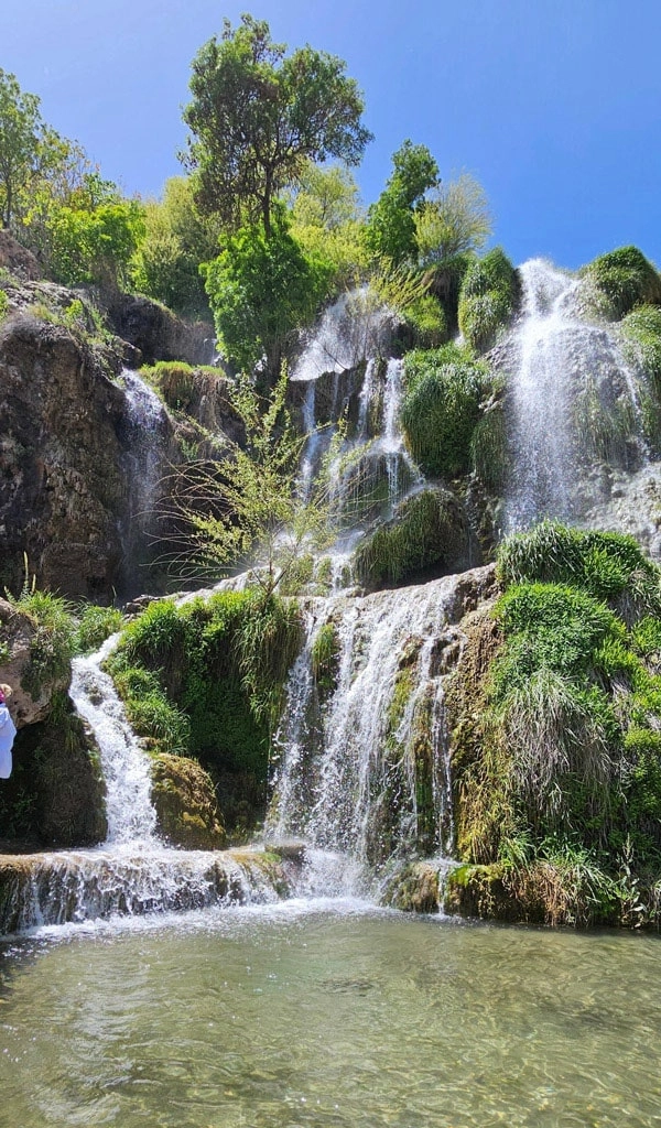 آبشار نیاسر در منطقه سرسبز نیاسر کاشان- در اصفهان کجاست