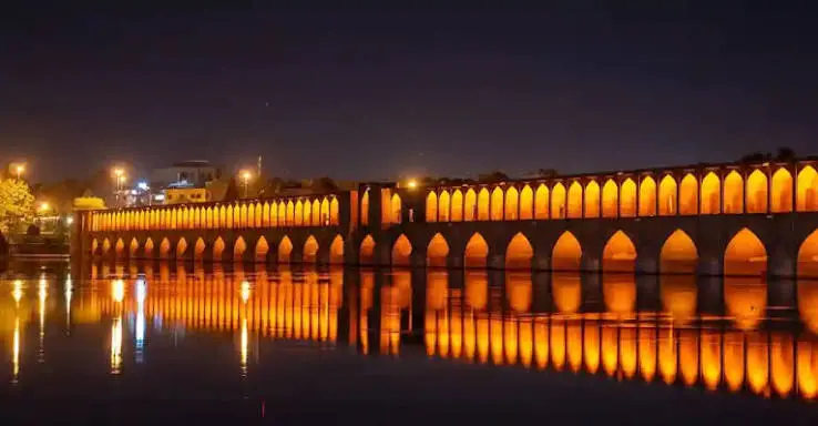 سی و سه پل؛ نماد زنده و تاریخی اصفهان - در اصفهان کجاست