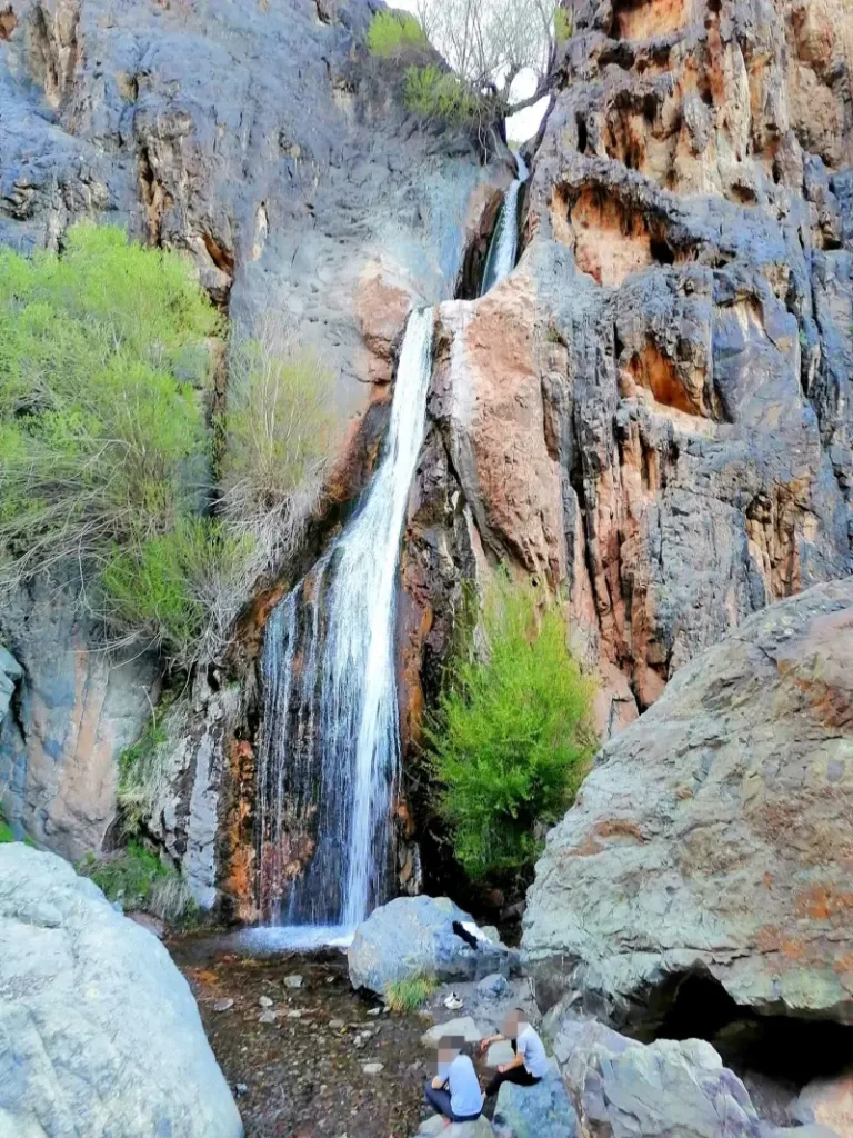 آبشار طامه در روستای طامه شهرستان نطنز- در اصفهان کجاست