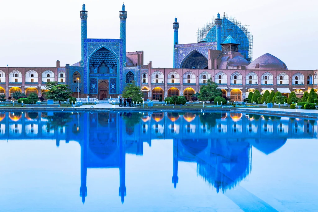 مسجد امام اطراف نقش جهان اصفهان