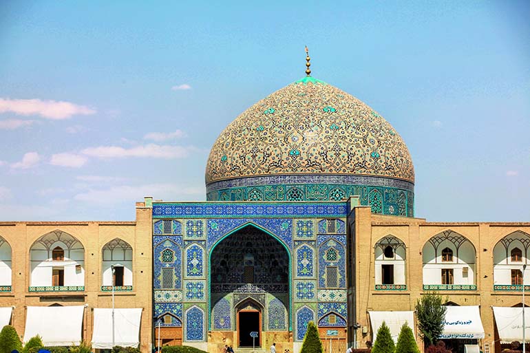 مسجد شیخ لطف الله در اطراف میدان نقش جهان اصفهان